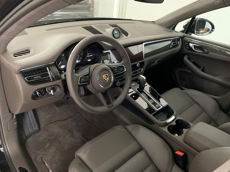 PORSCHE MACAN 2.9 V6 BITURBO GASOLINA GTS PDK 2025/2025 FÁBIO BERNARDES PORTO ALEGRE / Carros no Vale