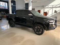 TOYOTA HILUX 2.8 D-4D TURBO DIESEL CD SRX 4X4 AUTOMÁTICO 2023/2024 FÁBIO BERNARDES PORTO ALEGRE / Carros no Vale