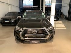 TOYOTA HILUX 2.8 D-4D TURBO DIESEL CD SRX 4X4 AUTOMÁTICO 2023/2024 FÁBIO BERNARDES PORTO ALEGRE / Carros no Vale