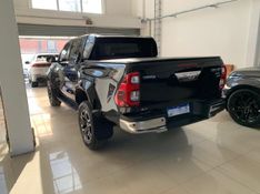 TOYOTA HILUX 2.8 D-4D TURBO DIESEL CD SRX 4X4 AUTOMÁTICO 2023/2024 FÁBIO BERNARDES PORTO ALEGRE / Carros no Vale