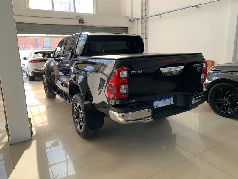 TOYOTA HILUX 2.8 D-4D TURBO DIESEL CD SRX 4X4 AUTOMÁTICO 2023/2024 FÁBIO BERNARDES PORTO ALEGRE / Carros no Vale TOYOTA HILUX 2.8 D-4D TURBO DIESEL CD SRX 4X4 AUTOMÁTICO 2023/2024 FÁBIO BERNARDES PORTO ALEGRE / Carros no Vale