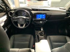 TOYOTA HILUX 2.8 D-4D TURBO DIESEL CD SRX 4X4 AUTOMÁTICO 2023/2024 FÁBIO BERNARDES PORTO ALEGRE / Carros no Vale