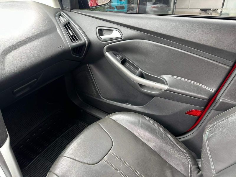 Ford Focus 1.6 S/SE/SE Plus Flex 8V/16V 5p 2014/2015 CONCEPT MOTORS PASSO FUNDO / Carros no Vale Ford Focus 1.6 S/SE/SE Plus Flex 8V/16V 5p 2014/2015 CONCEPT MOTORS PASSO FUNDO / Carros no Vale