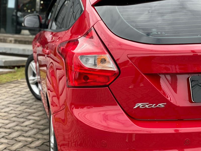 Ford Focus 1.6 S/SE/SE Plus Flex 8V/16V 5p 2014/2015 CONCEPT MOTORS PASSO FUNDO / Carros no Vale Ford Focus 1.6 S/SE/SE Plus Flex 8V/16V 5p 2014/2015 CONCEPT MOTORS PASSO FUNDO / Carros no Vale