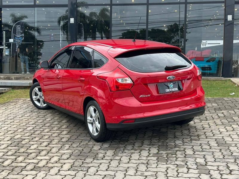 Ford Focus 1.6 S/SE/SE Plus Flex 8V/16V 5p 2014/2015 CONCEPT MOTORS PASSO FUNDO / Carros no Vale Ford Focus 1.6 S/SE/SE Plus Flex 8V/16V 5p 2014/2015 CONCEPT MOTORS PASSO FUNDO / Carros no Vale