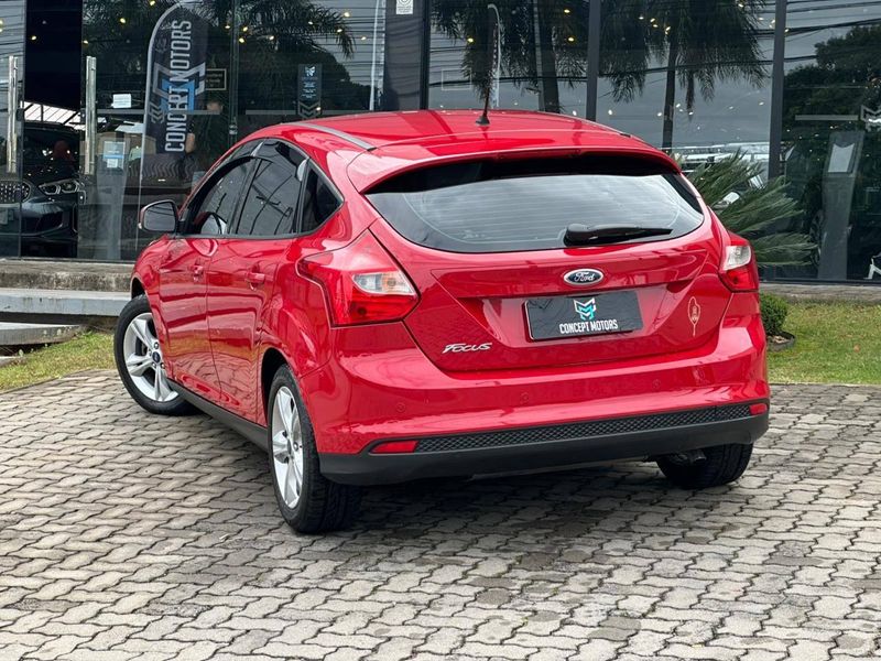 Ford Focus 1.6 S/SE/SE Plus Flex 8V/16V 5p 2014/2015 CONCEPT MOTORS PASSO FUNDO / Carros no Vale Ford Focus 1.6 S/SE/SE Plus Flex 8V/16V 5p 2014/2015 CONCEPT MOTORS PASSO FUNDO / Carros no Vale