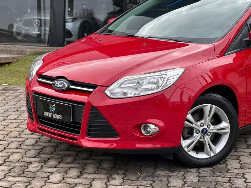 Ford Focus 1.6 S/SE/SE Plus Flex 8V/16V 5p 2014/2015 CONCEPT MOTORS PASSO FUNDO / Carros no Vale Ford Focus 1.6 S/SE/SE Plus Flex 8V/16V 5p 2014/2015 CONCEPT MOTORS PASSO FUNDO / Carros no Vale