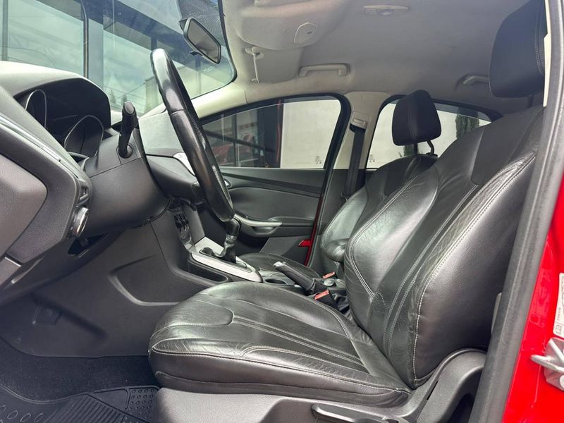 Ford Focus 1.6 S/SE/SE Plus Flex 8V/16V 5p 2014/2015 CONCEPT MOTORS PASSO FUNDO / Carros no Vale Ford Focus 1.6 S/SE/SE Plus Flex 8V/16V 5p 2014/2015 CONCEPT MOTORS PASSO FUNDO / Carros no Vale
