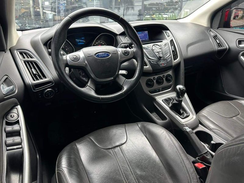 Ford Focus 1.6 S/SE/SE Plus Flex 8V/16V 5p 2014/2015 CONCEPT MOTORS PASSO FUNDO / Carros no Vale Ford Focus 1.6 S/SE/SE Plus Flex 8V/16V 5p 2014/2015 CONCEPT MOTORS PASSO FUNDO / Carros no Vale