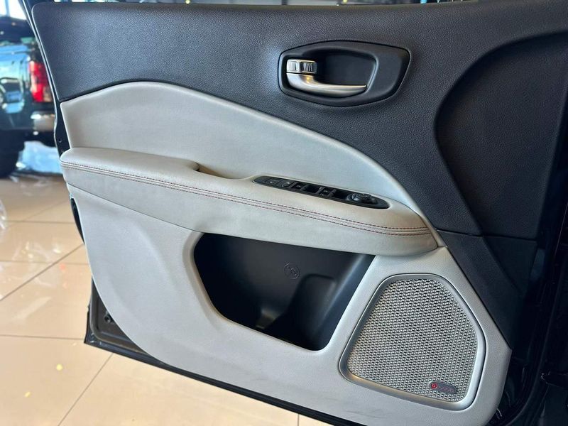 Jeep Compass LIMITED 2.0 4×2 Flex 16V Aut. 2019/2019 CONCEPT MOTORS PASSO FUNDO / Carros no Vale