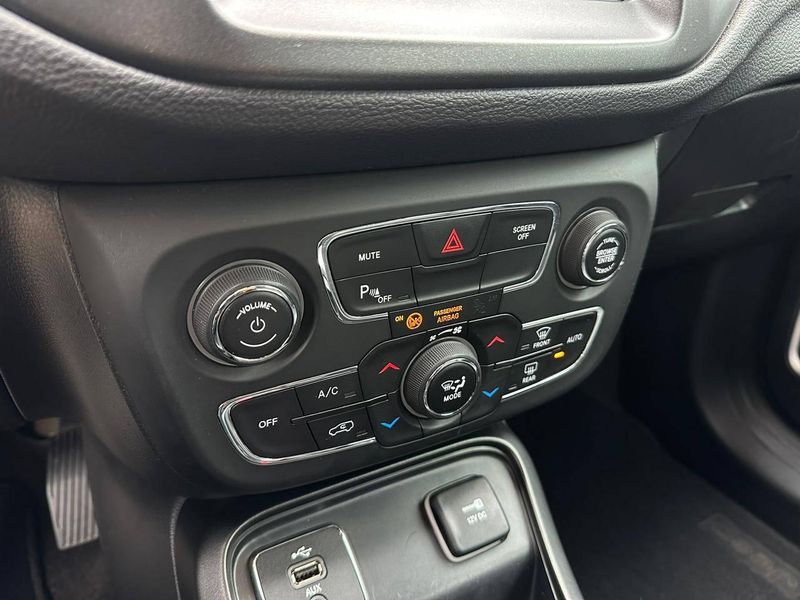 Jeep Compass LONGITUDE 2.0 4×2 Flex 16V Aut. 2017/2017 CONCEPT MOTORS PASSO FUNDO / Carros no Vale