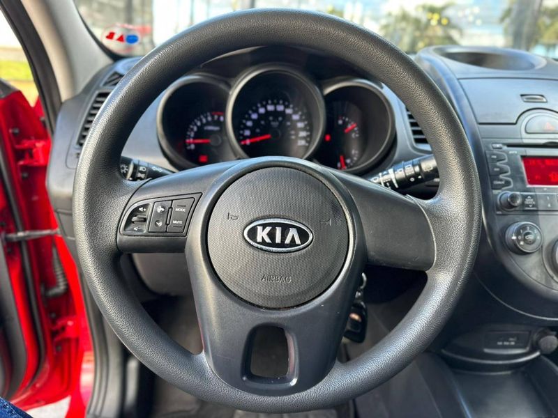Kia Soul 1.6/ 1.6 16V FLEX Mec. 2009/2010 CONCEPT MOTORS PASSO FUNDO / Carros no Vale Kia Soul 1.6/ 1.6 16V FLEX Mec. 2009/2010 CONCEPT MOTORS PASSO FUNDO / Carros no Vale