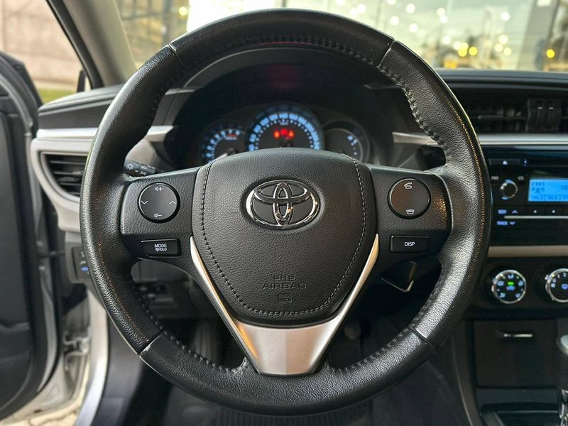 Toyota Corolla GLi 1.8 Flex 16V Aut. 2017/2017 CONCEPT MOTORS PASSO FUNDO / Carros no Vale