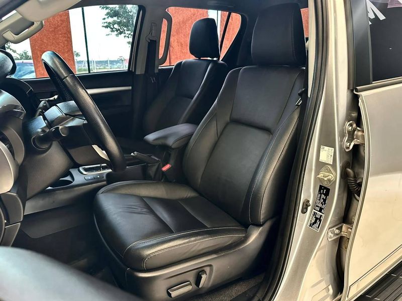 Toyota Hilux CD SRV 4×4 2.8 TDI Diesel Aut. 2024/2025 CONCEPT MOTORS PASSO FUNDO / Carros no Vale