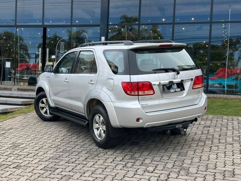 Toyota Hilux SW4 SRV D4-D 4×4 3.0 TDI Dies Aut 2008/2008 CONCEPT MOTORS PASSO FUNDO / Carros no Vale