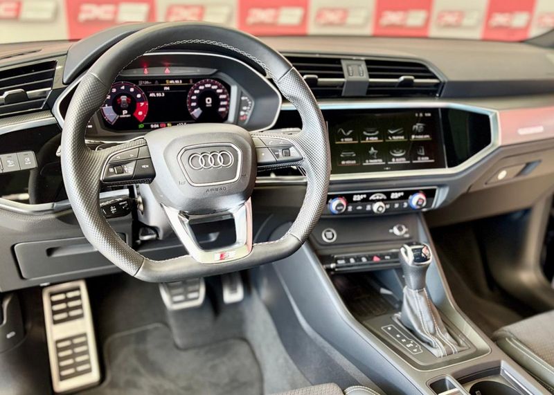 Audi Q3 Perf Black.Plus 2.0 TFSI Tip Quat. 2024/2024 PC VEÍCULOS SANTA CRUZ DO SUL / Carros no Vale