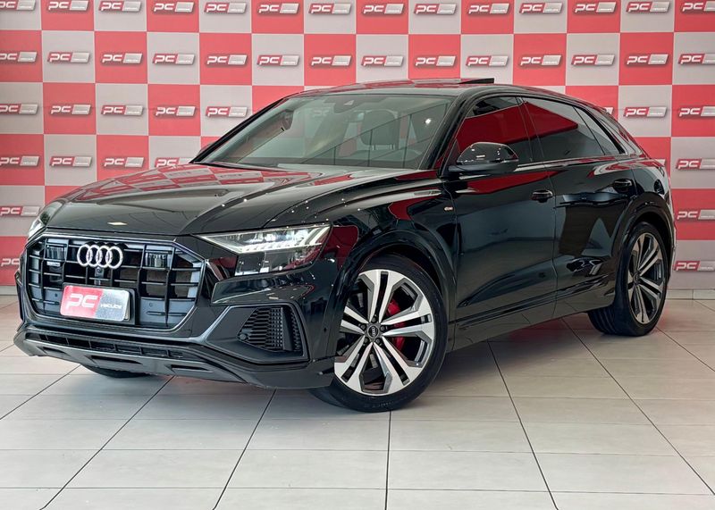 Audi Q8 Perf.Black 3.0 TFSI Quat S-tr/(Híb.) 2022/2022 PC VEÍCULOS SANTA CRUZ DO SUL / Carros no Vale