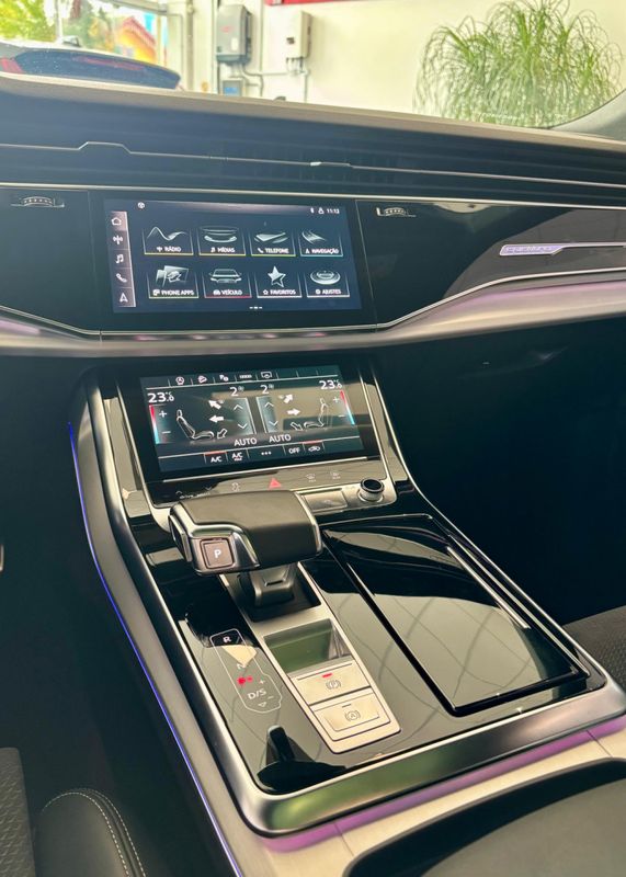 Audi Q8 Perf.Black 3.0 TFSI Quat S-tr/(Híb.) 2022/2022 PC VEÍCULOS SANTA CRUZ DO SUL / Carros no Vale