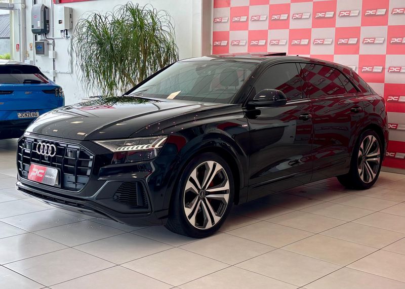 Audi Q8 Perf.Black 3.0 TFSI Quat S-tr/(Híb.) 2022/2022 PC VEÍCULOS SANTA CRUZ DO SUL / Carros no Vale