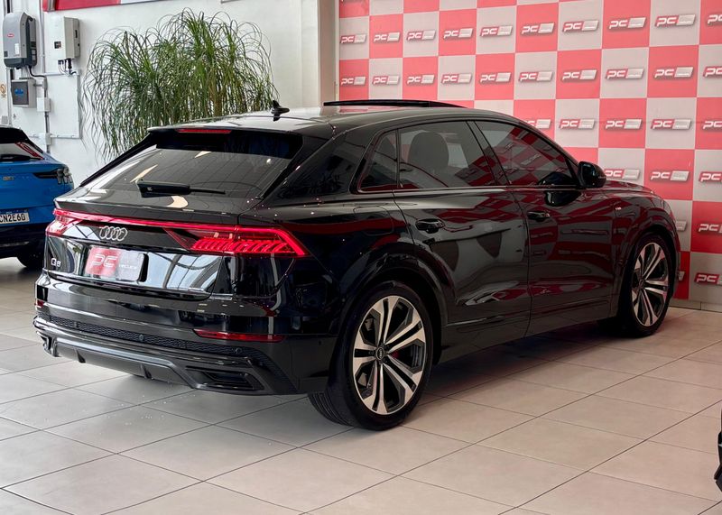 Audi Q8 Perf.Black 3.0 TFSI Quat S-tr/(Híb.) 2022/2022 PC VEÍCULOS SANTA CRUZ DO SUL / Carros no Vale