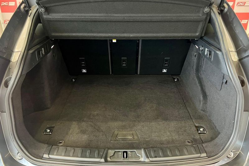 Jaguar F-Pace 2.0 Prestige 180cv 2017/2018 PC VEÍCULOS SANTA CRUZ DO SUL / Carros no Vale Jaguar F-Pace 2.0 Prestige 180cv 2017/2018 PC VEÍCULOS SANTA CRUZ DO SUL / Carros no Vale