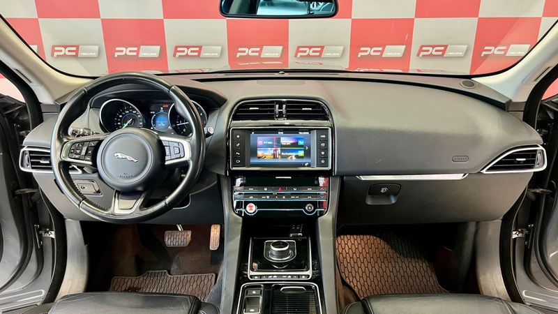 Jaguar F-Pace 2.0 Prestige 180cv 2017/2018 PC VEÍCULOS SANTA CRUZ DO SUL / Carros no Vale Jaguar F-Pace 2.0 Prestige 180cv 2017/2018 PC VEÍCULOS SANTA CRUZ DO SUL / Carros no Vale