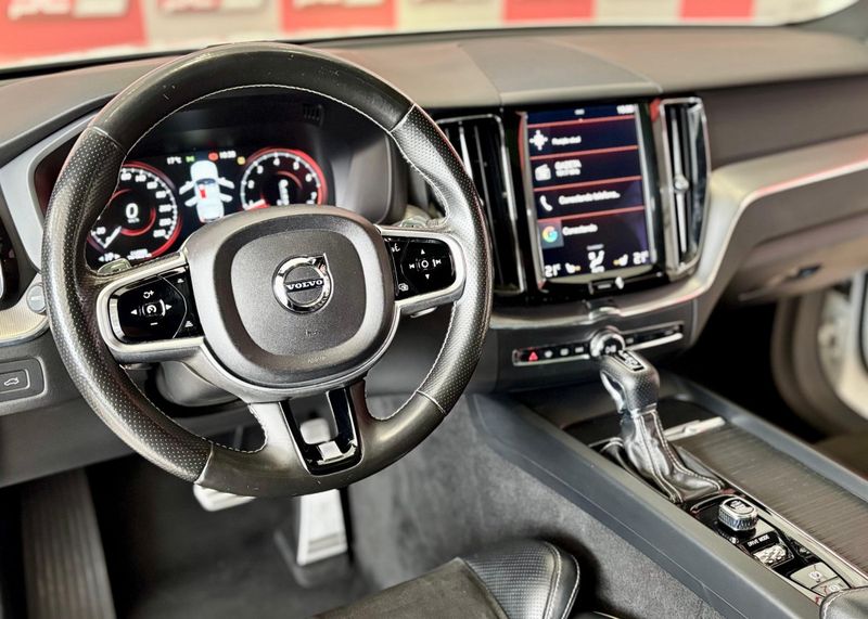 Volvo XC 60 T-5 R-DESIGN 2.0 AWD 2017/2018 PC VEÍCULOS SANTA CRUZ DO SUL / Carros no Vale Volvo XC 60 T-5 R-DESIGN 2.0 AWD 2017/2018 PC VEÍCULOS SANTA CRUZ DO SUL / Carros no Vale