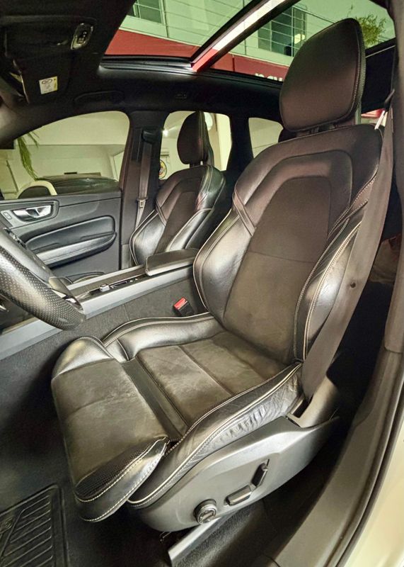 Volvo XC 60 T-5 R-DESIGN 2.0 AWD 2017/2018 PC VEÍCULOS SANTA CRUZ DO SUL / Carros no Vale Volvo XC 60 T-5 R-DESIGN 2.0 AWD 2017/2018 PC VEÍCULOS SANTA CRUZ DO SUL / Carros no Vale