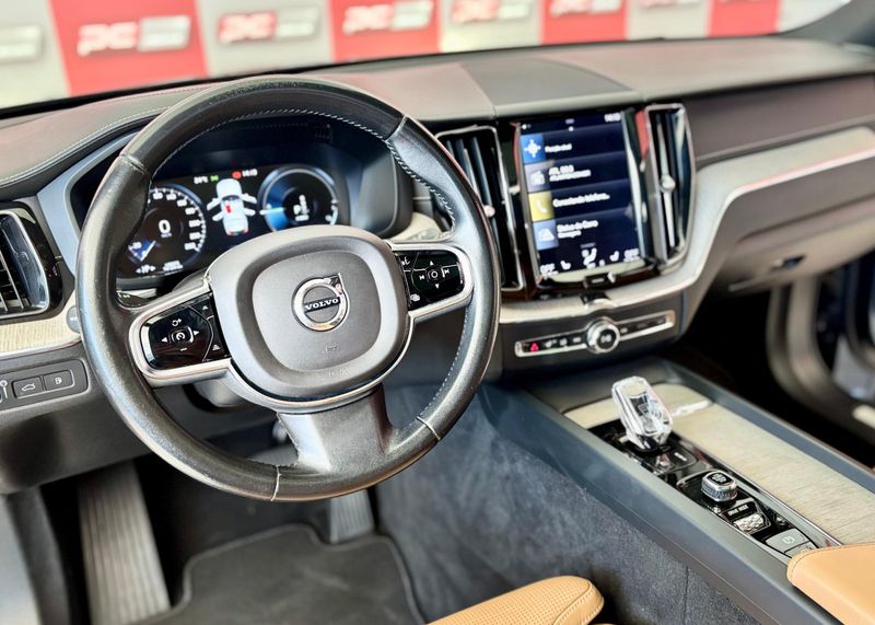 Volvo XC 60 T-8 INSCRIPTION 2.0 (Híbrido) 2019/2020 PC VEÍCULOS SANTA CRUZ DO SUL / Carros no Vale Volvo XC 60 T-8 INSCRIPTION 2.0 (Híbrido) 2019/2020 PC VEÍCULOS SANTA CRUZ DO SUL / Carros no Vale
