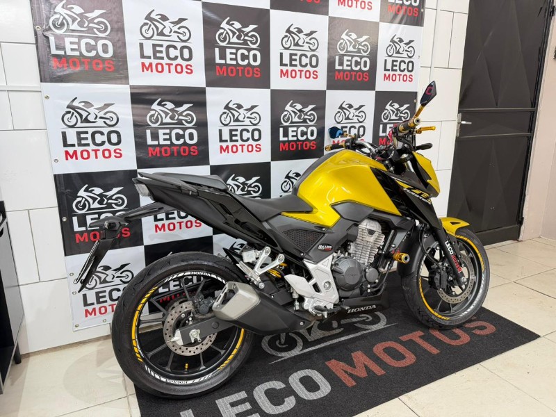 HONDA MOTOS CB 300F TWISTER ABS 2023/2023 LECO MOTOS VENÂNCIO AIRES / Carros no Vale