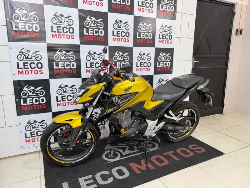 HONDA MOTOS CB 300F TWISTER ABS 2023/2023 LECO MOTOS VENÂNCIO AIRES / Carros no Vale