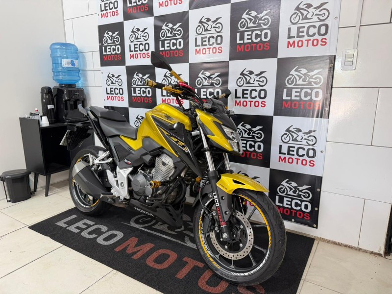 HONDA MOTOS CB 300F TWISTER ABS 2023/2023 LECO MOTOS VENÂNCIO AIRES / Carros no Vale