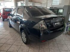 FORD FIESTA SEDAN 1.0 8V FLEX 4P 2011/2012 RENAUTO VEÍCULOS LAJEADO / Carros no Vale
