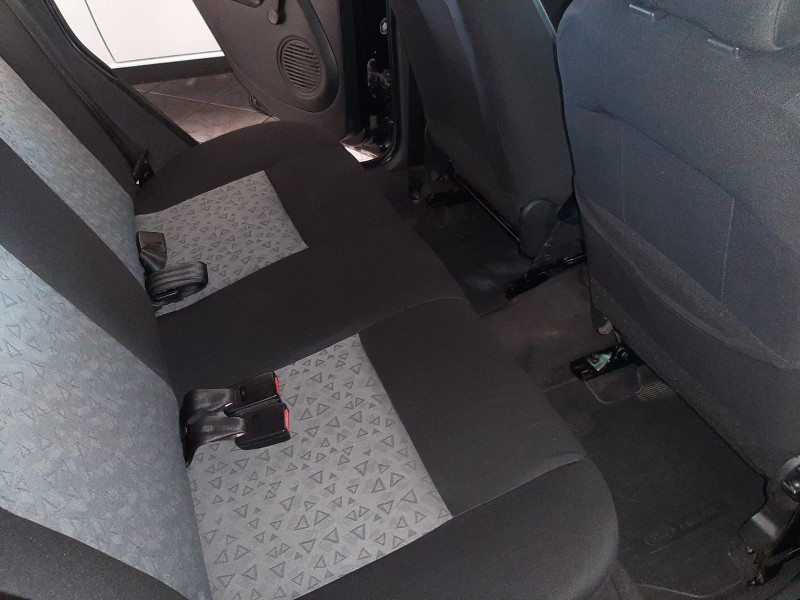 FORD FIESTA SEDAN 1.0 8V FLEX 4P 2011/2012 RENAUTO VEÍCULOS LAJEADO / Carros no Vale