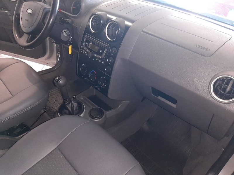 FORD ECOSPORT 1.6 XLT 8V 2005/2006 RENAUTO VEÍCULOS LAJEADO / Carros no Vale