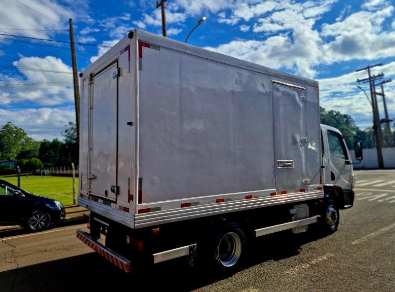 MERCEDES-BENZ CAMINHÕES MB 815 2012/2012 CRUZEIRO MULTIMARCAS CRUZEIRO DO SUL / Carros no Vale