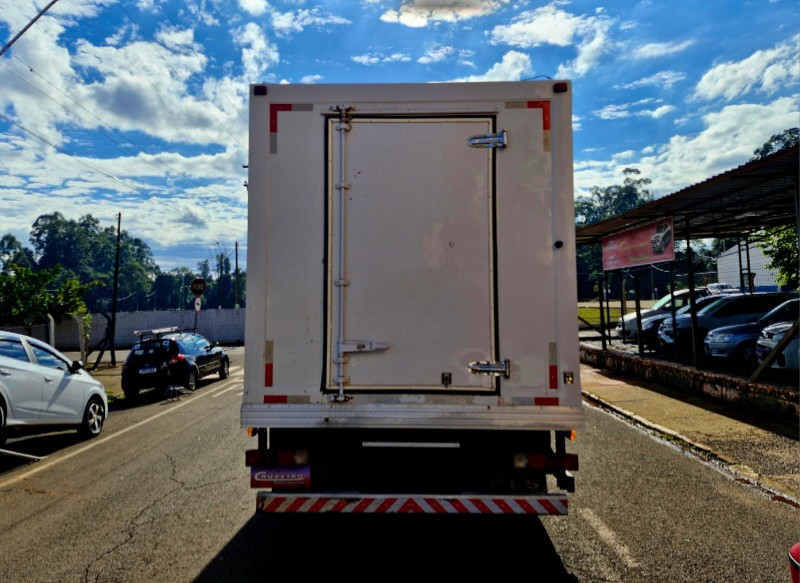MERCEDES-BENZ CAMINHÕES MB 815 2012/2012 CRUZEIRO MULTIMARCAS CRUZEIRO DO SUL / Carros no Vale