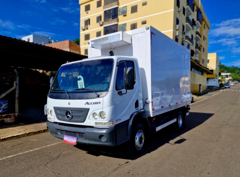 MERCEDES-BENZ CAMINHÕES MB 815 2012/2012 CRUZEIRO MULTIMARCAS CRUZEIRO DO SUL / Carros no Vale