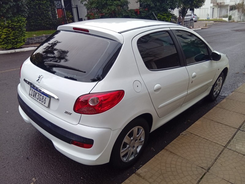 PEUGEOT 207 1.4/XR 2009/2010 ALTERNATIVA VEÍCULOS LAJEADO / Carros no Vale