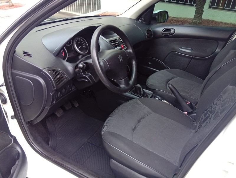 PEUGEOT 207 1.4/XR 2009/2010 ALTERNATIVA VEÍCULOS LAJEADO / Carros no Vale