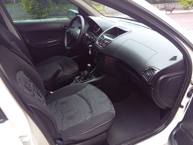 PEUGEOT 207 1.4/XR 2009/2010 ALTERNATIVA VEÍCULOS LAJEADO / Carros no Vale