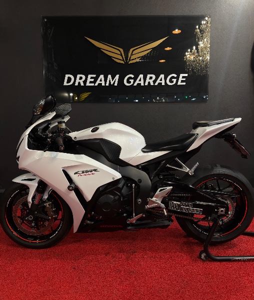 HONDA MOTOS CBR 1000 RR FIRE BLADE /2014 EXCLUSIVO VEÍCULOS SANTA CRUZ DO SUL / Carros no Vale