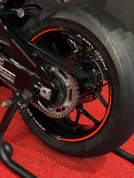 HONDA MOTOS CBR 1000 RR FIRE BLADE /2014 EXCLUSIVO VEÍCULOS SANTA CRUZ DO SUL / Carros no Vale