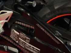 HONDA MOTOS CBR 1000 RR FIRE BLADE /2014 EXCLUSIVO VEÍCULOS SANTA CRUZ DO SUL / Carros no Vale