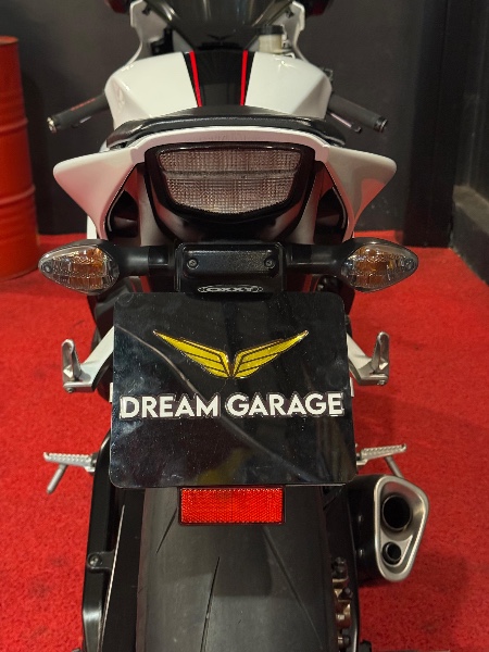 HONDA MOTOS CBR 1000 RR FIRE BLADE /2014 EXCLUSIVO VEÍCULOS SANTA CRUZ DO SUL / Carros no Vale