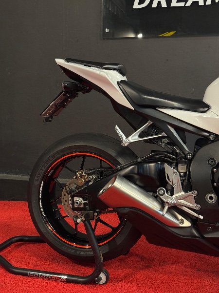 HONDA MOTOS CBR 1000 RR FIRE BLADE /2014 EXCLUSIVO VEÍCULOS SANTA CRUZ DO SUL / Carros no Vale
