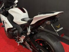 HONDA MOTOS CBR 1000 RR FIRE BLADE /2014 EXCLUSIVO VEÍCULOS SANTA CRUZ DO SUL / Carros no Vale