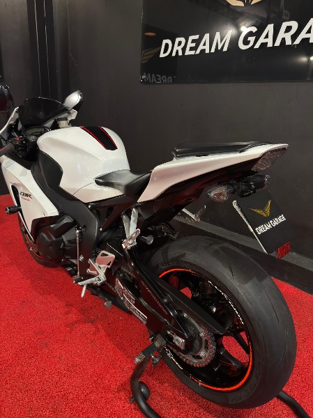 HONDA MOTOS CBR 1000 RR FIRE BLADE /2014 EXCLUSIVO VEÍCULOS SANTA CRUZ DO SUL / Carros no Vale