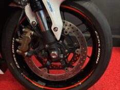 HONDA MOTOS CBR 1000 RR FIRE BLADE /2014 EXCLUSIVO VEÍCULOS SANTA CRUZ DO SUL / Carros no Vale