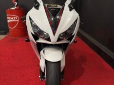HONDA MOTOS CBR 1000 RR FIRE BLADE /2014 EXCLUSIVO VEÍCULOS SANTA CRUZ DO SUL / Carros no Vale